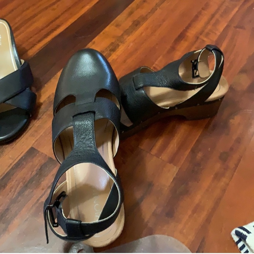 Vionic Faye black clogs 10